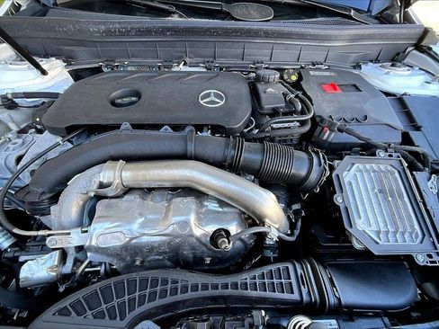 Used 2025 Mercedes-Benz GLB 250 4MATIC image 9