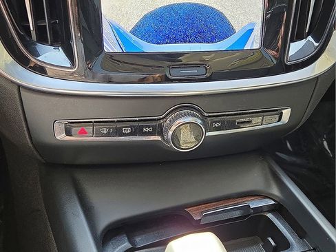 Used 2024 Volvo S60 B5 Plus image 29