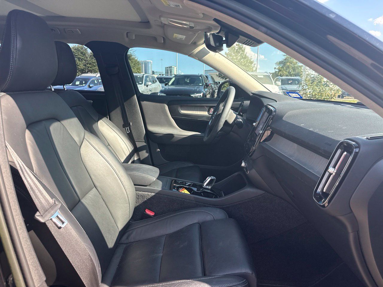 Used 2023 Volvo XC40 B5 Plus w/ Protection Package Premier AWD/4WD image 9