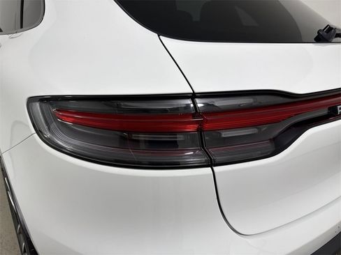 Certified 2025 Porsche Macan image 18