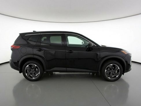 Used 2025 Nissan Rogue SV image 11