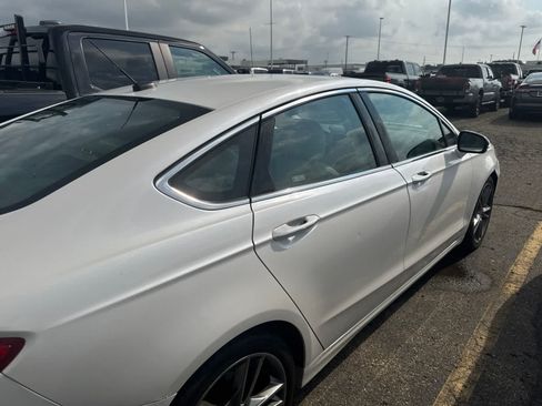 Used 2016 Ford Fusion Titanium FWD image 23