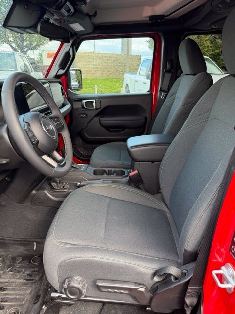 Used 2025 Jeep Wrangler Unlimited Sport AWD/4WD image 14