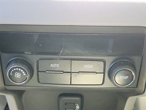 Used 2018 GMC Acadia SLE image 15