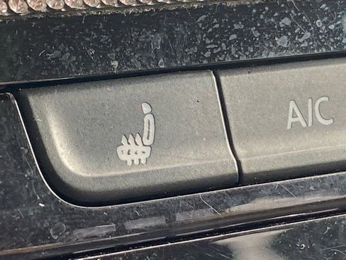 Certified 2023 Volkswagen Taos SE w/ Panoramic Sunroof Package image 15