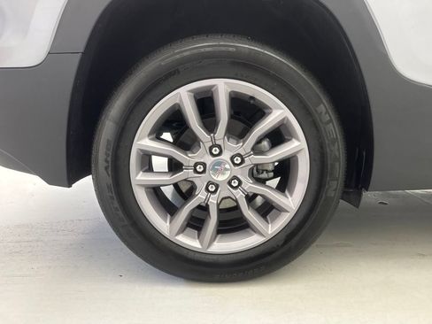 Used 2024 GMC Terrain SLT AWD/4WD image 9