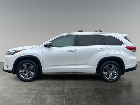 Used 2018 Toyota Highlander AWD V6 image 4