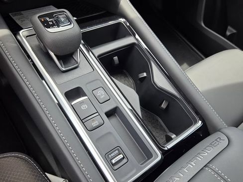 New 2026 Nissan Pathfinder SL FWD image 24