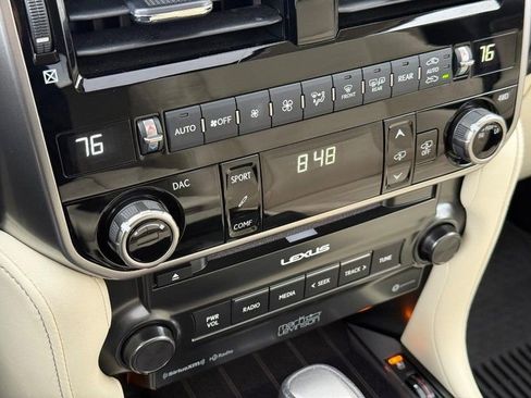 Used 2022 Lexus GX 460 Luxury w/ Accessory Package AWD/4WD image 27