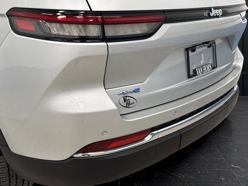 Used 2022 Jeep Grand Cherokee Limited 4xe image 9