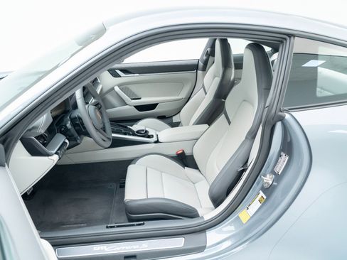 Certified 2025 Porsche 911 Carrera S RWD image 17