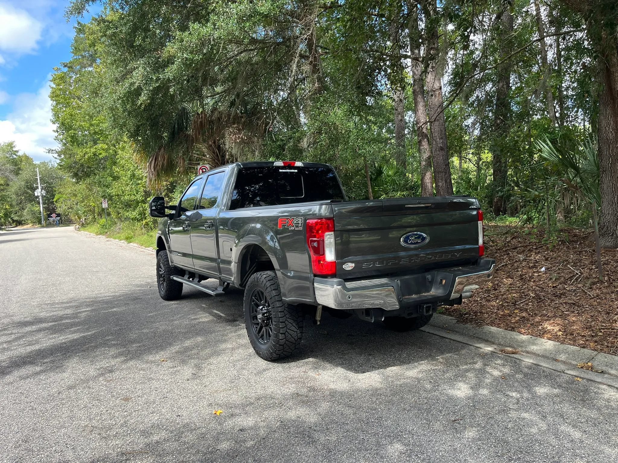 Used 2017 Ford F250 Lariat w/ Lariat Ultimate Package AWD/4WD image 6