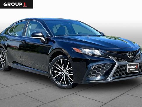 Used 2023 Toyota Camry SE w/ Blackout Package (TMS) FWD image 3
