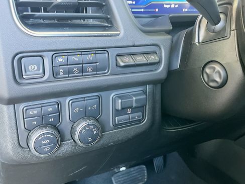 Used 2024 Chevrolet Suburban High Country AWD/4WD image 10