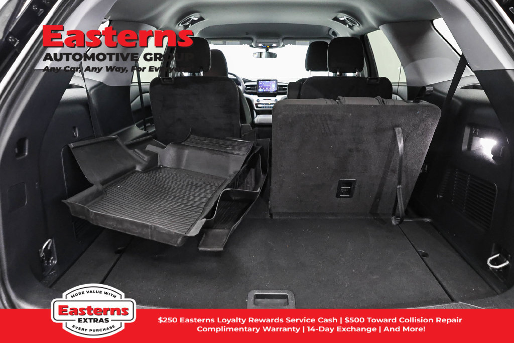 Used 2023 Ford Explorer XLT AWD/4WD image 10