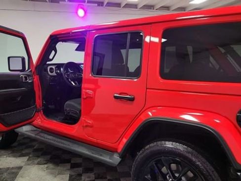 Used 2025 Jeep Wrangler Unlimited Sahara AWD/4WD image 16