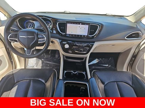 Used 2023 Chrysler Pacifica Limited FWD image 9