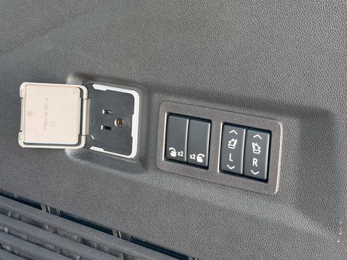 Used 2024 Chevrolet Tahoe High Country AWD/4WD image 31