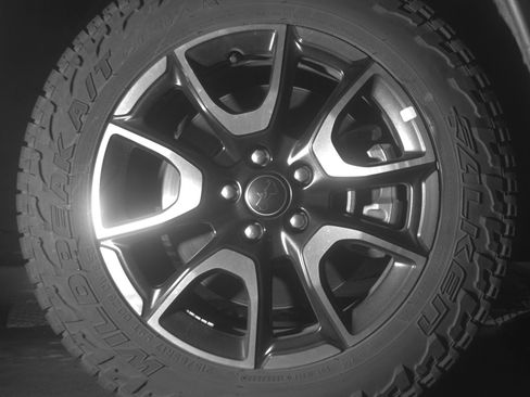Used 2025 Jeep Compass Trailhawk AWD/4WD image 13