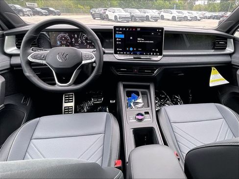 New 2026 Volkswagen Tiguan SE R-Line AWD/4WD image 12