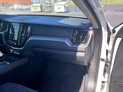 Used 2023 Volvo XC60 B5 Core AWD/4WD image 19