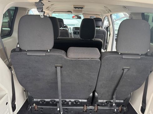 Used 2019 Dodge Grand Caravan SE image 18