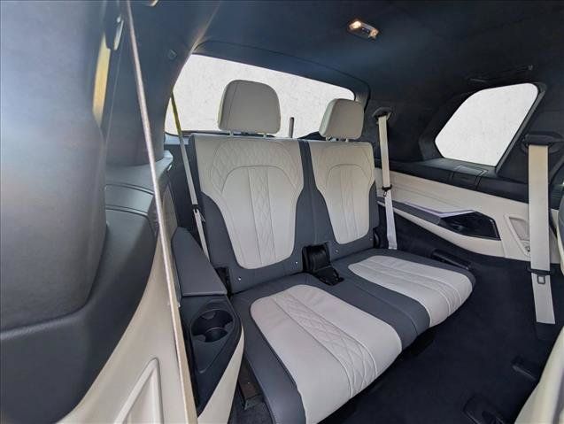 Used 2025 BMW X7 xDrive40i w/ M Sport Package AWD/4WD image 23