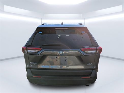 Used 2019 Toyota RAV4 XLE image 4