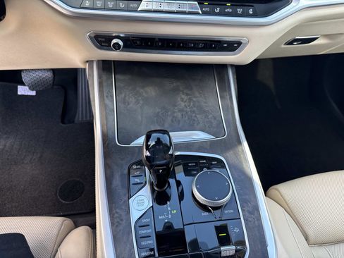 Used 2021 BMW X7 xDrive40i w/ Premium Package image 28