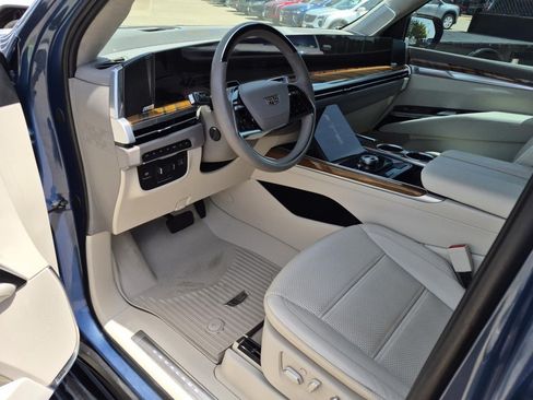 Certified 2025 Cadillac Escalade Sport Platinum w/ LPO, ONYX Package AWD/4WD image 12