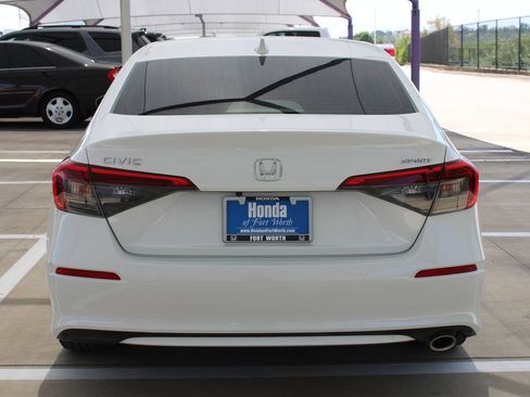 Used 2023 Honda Civic Sport image 4