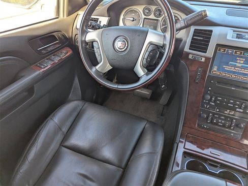 Used 2010 Cadillac Escalade ESV Premium image 19