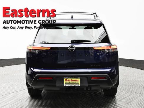 Used 2023 Nissan Pathfinder SV w/ SV Premium Package AWD/4WD image 6