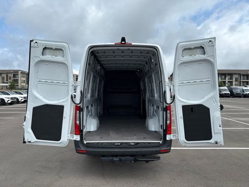 Used 2025 Mercedes-Benz Sprinter 2500 image 13