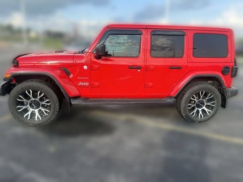 Used 2018 Jeep Wrangler Unlimited Sahara w/ Cold Weather Group AWD/4WD image 3