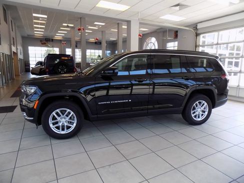 Used 2025 Jeep Grand Cherokee L Laredo RWD image 4