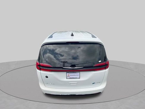 Used 2023 Chrysler Pacifica Touring-L FWD image 30