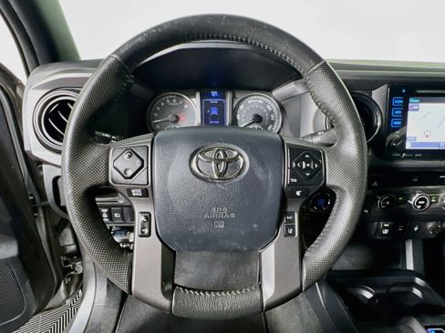 Used 2018 Toyota Tacoma TRD Off-Road AWD/4WD image 17