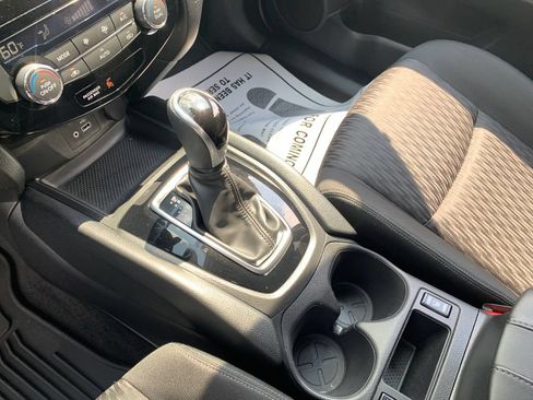 Used 2020 Nissan Rogue SV FWD image 23