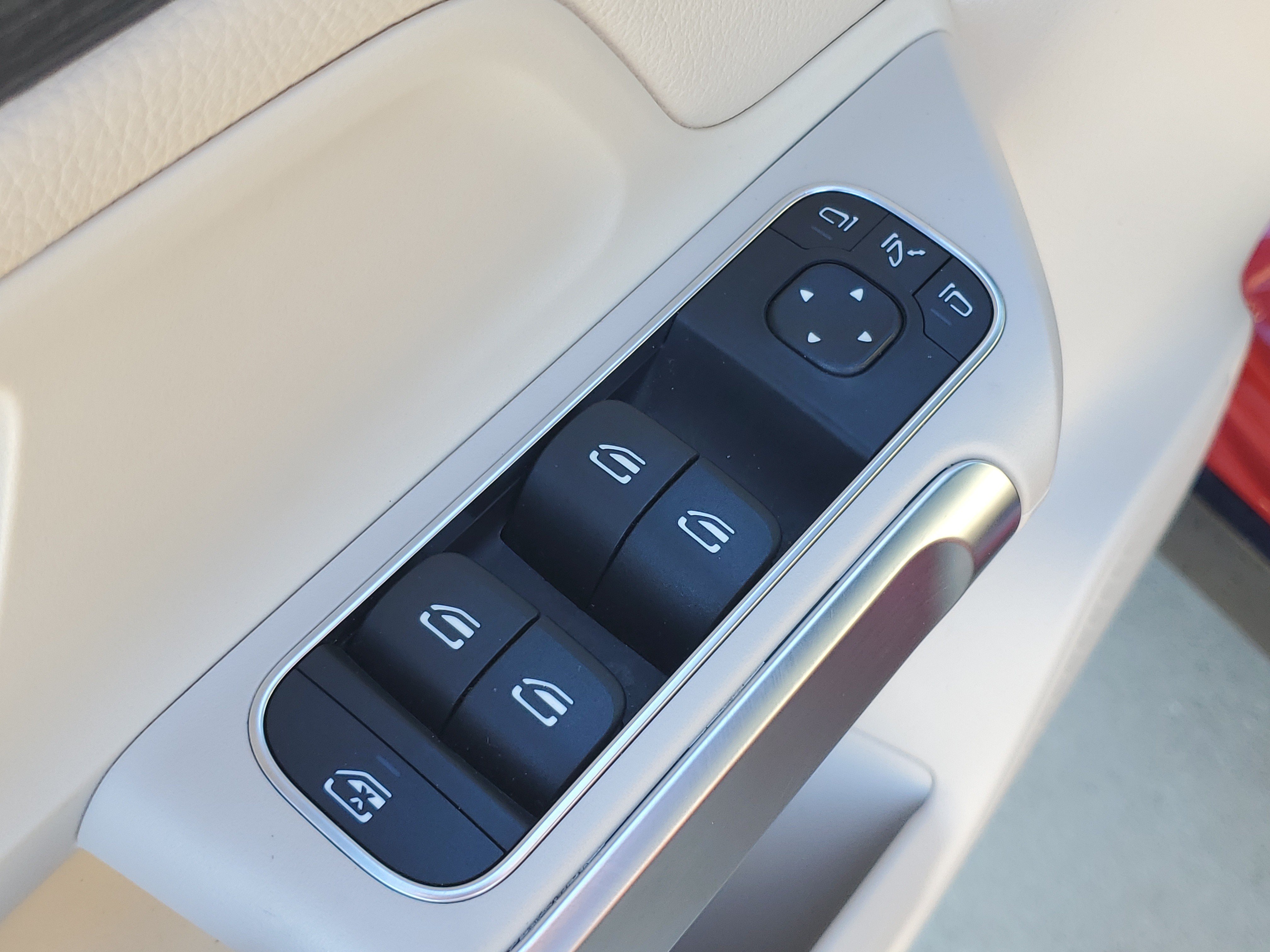 Used 2024 Mercedes-Benz GLB 250 image 13