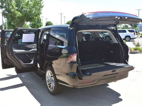 Used 2025 Lincoln Navigator Reserve AWD/4WD image 17