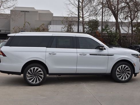 New 2025 Lincoln Navigator L Black Label image 12