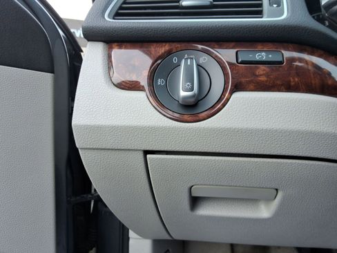 Used 2013 Volkswagen Passat TDI SEL Premium image 19