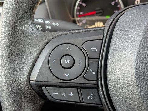 Used 2022 Toyota RAV4 LE AWD/4WD image 16