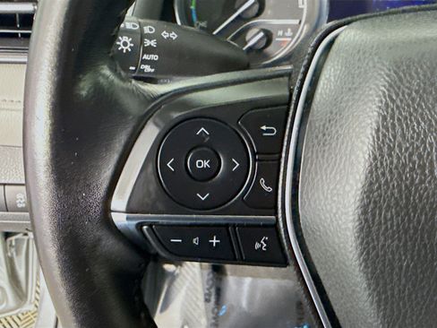 Used 2019 Toyota Camry XLE w/ Sunroof Package image 14