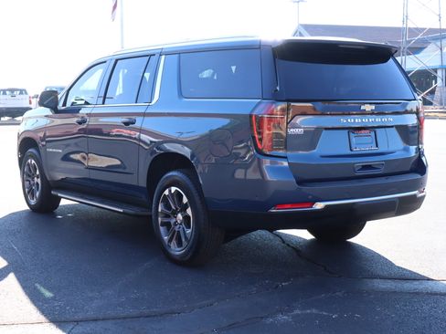 New 2026 Chevrolet Suburban LS image 5