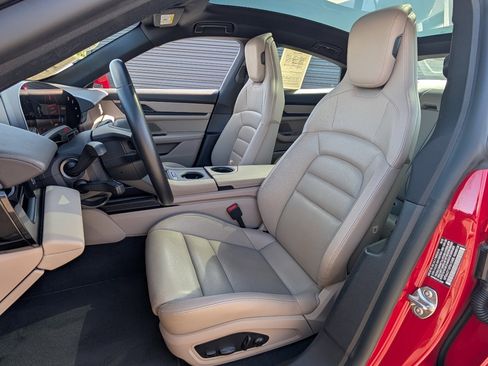 Used 2023 Porsche Taycan image 5