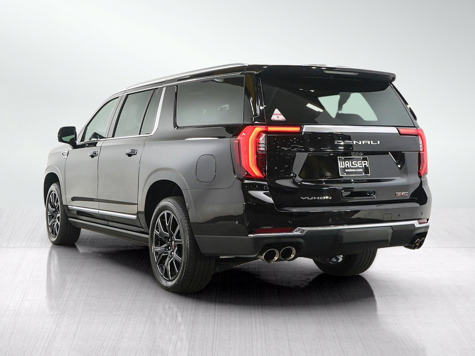 Used 2025 GMC Yukon XL Denali w/ Denali Reserve Package AWD/4WD image 3