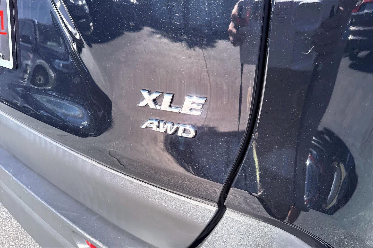 Used 2019 Toyota RAV4 XLE Premium w/ Cold Weather Package AWD/4WD image 10