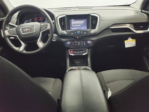 Used 2024 GMC Terrain SLE w/ Driver Convenience Package image 5